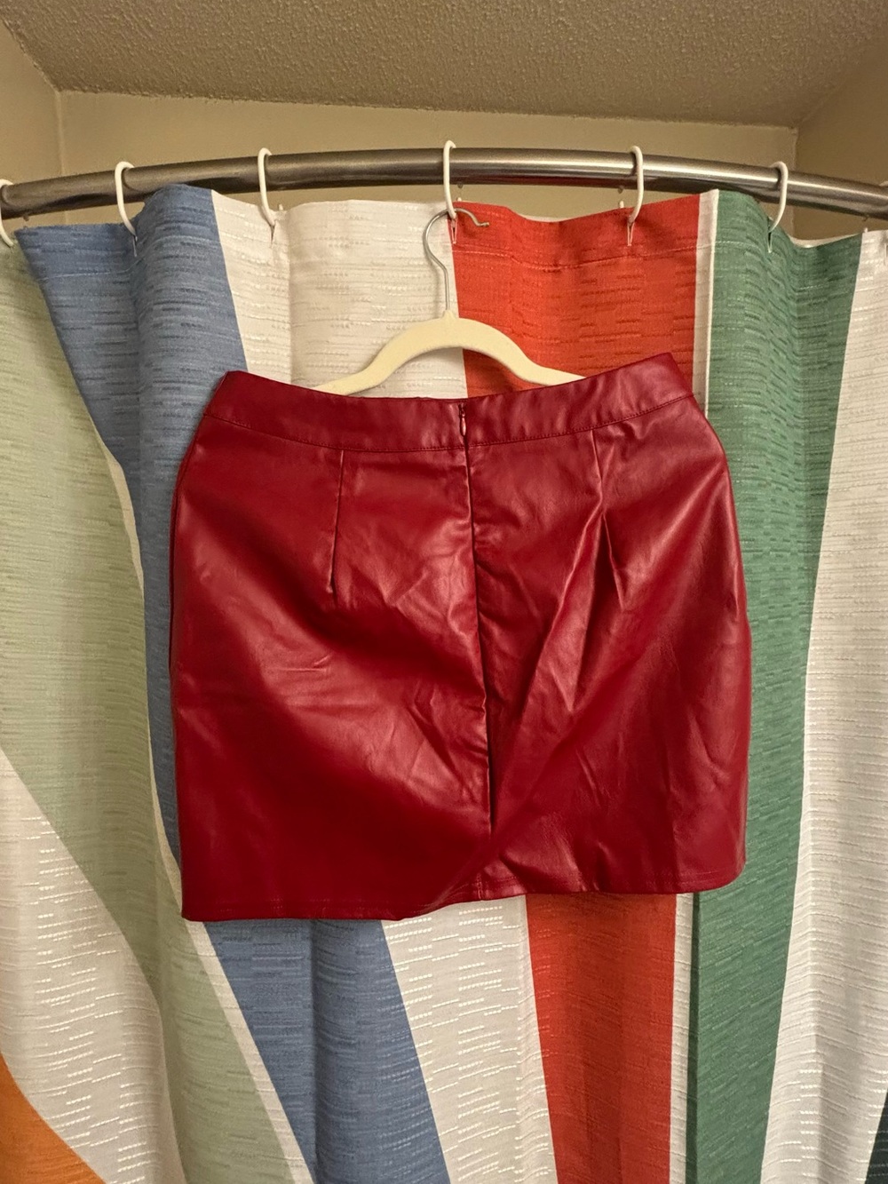 Corte Red Vegan Leather Mini Skirt - Picture 3 of 4